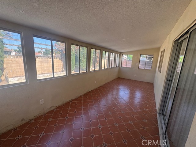 873 Kristin Lane, Hemet CA: https://media.crmls.org/medias/ca7e703f-a433-461a-8494-b360d7502adf.jpg