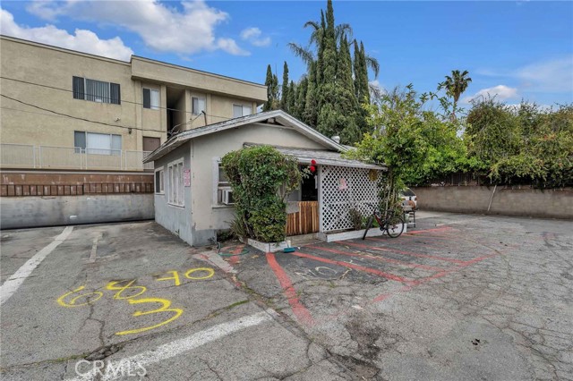 6862 Hazeltine Avenue, Van Nuys CA: https://media.crmls.org/medias/ca7eec06-9d94-41bd-a4e4-1c690713ff9f.jpg