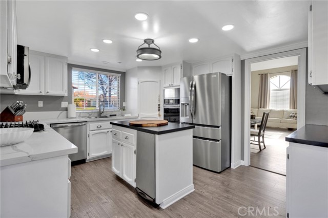 Detail Gallery Image 9 of 50 For 18570 Niagara, Victorville,  CA 92395 - 4 Beds | 3 Baths