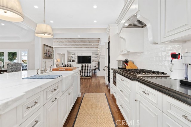 Detail Gallery Image 12 of 43 For 2431 Bayshore Drive, Newport Beach,  CA 92663 - 4 Beds | 3/1 Baths