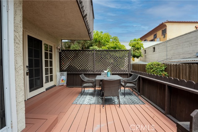 240 Broadway, Redondo Beach, California 90277, 2 Bedrooms Bedrooms, ,2 BathroomsBathrooms,Residential,Sold,Broadway,PV22084828