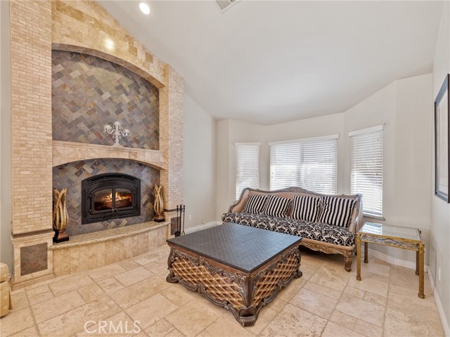 18160 Harbor Drive, Victorville CA: https://media.crmls.org/medias/ca810801-3a0c-4bee-b73a-8e74451fc4bc.jpg