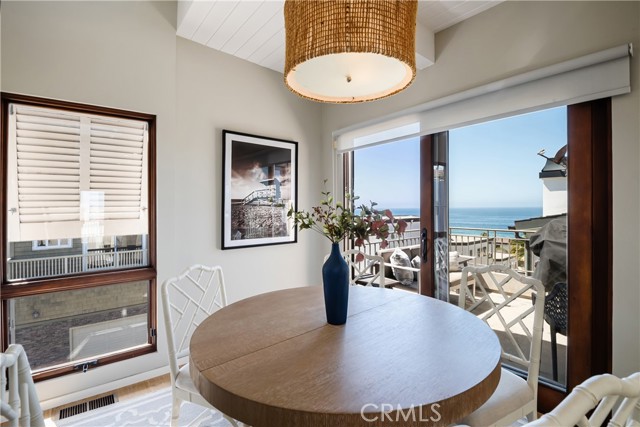 221 36th Street, Manhattan Beach, California 90266, 3 Bedrooms Bedrooms, ,3 BathroomsBathrooms,Residential,Sold,36th,SB22069794