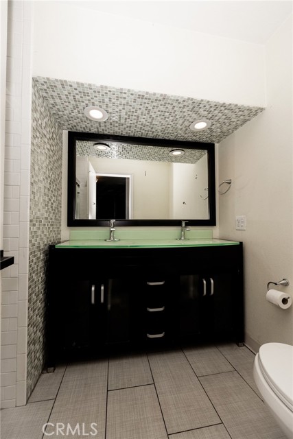 5760 Falling Leaf Lane, Jurupa Valley CA: https://media.crmls.org/medias/ca820c5a-a941-4bca-9c17-ea649861b459.jpg