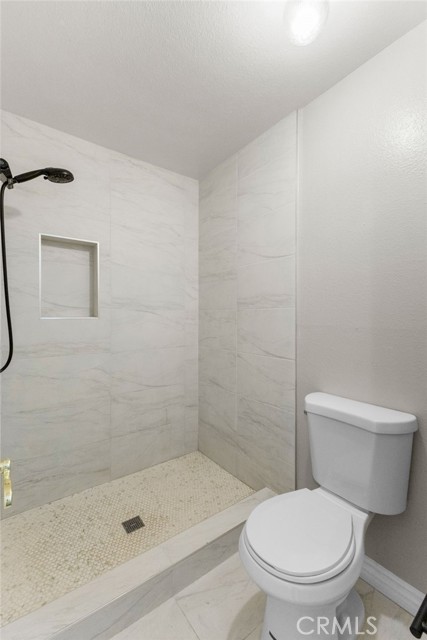 1310 Brentwood Circle, Corona CA: https://media.crmls.org/medias/ca82b846-4cf5-4f4b-b039-ec4d48222201.jpg