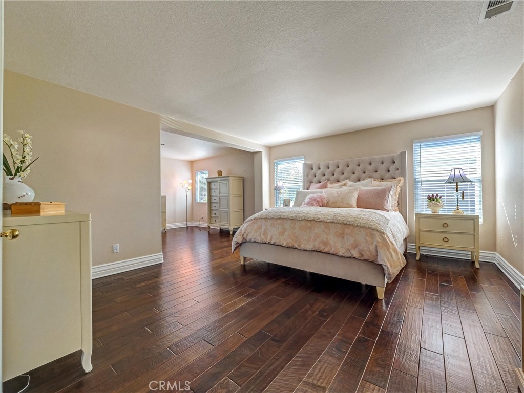 https://media.crmls.org/medias/ca82bed3-094a-46b2-9496-755bdd481652.jpg?preset=X-Large