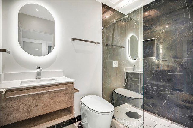 Detail Gallery Image 15 of 22 For 6721 Rhea, Reseda,  CA 91335 - 2 Beds | 2 Baths