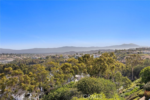 31 Saint Tropez, Newport Beach CA: https://media.crmls.org/medias/ca836c72-ed7c-432c-959f-0921e9a09438.jpg