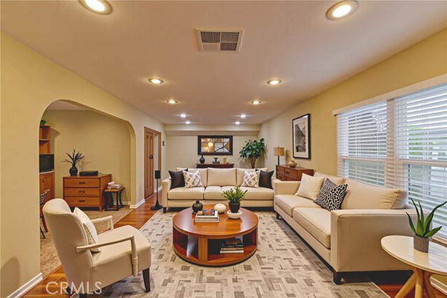 10049 Langdon, Mission Hills (San Fernando) CA: https://media.crmls.org/medias/ca838908-b62f-451a-9bca-23c8e8793bd0.jpg