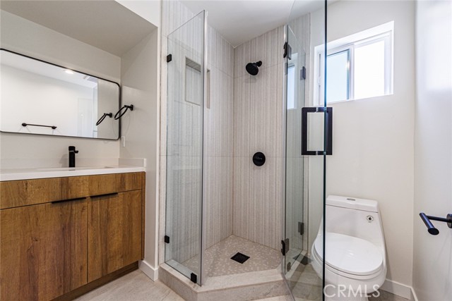 Detail Gallery Image 10 of 27 For 1859 Crenshaw Bld #1/2,  Los Angeles,  CA 90019 - 4 Beds | 3 Baths