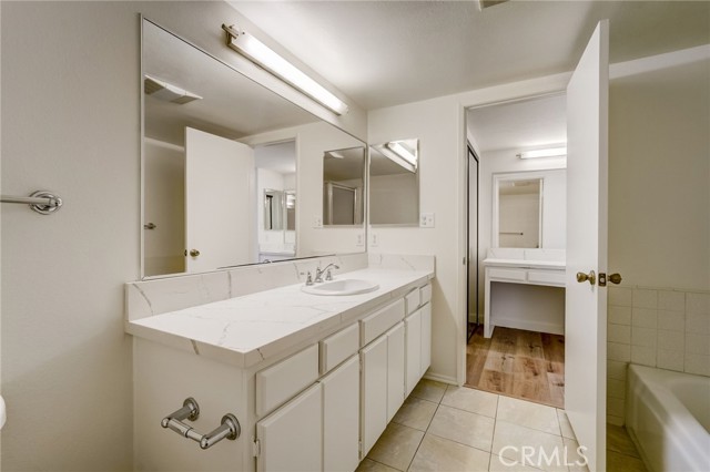 Detail Gallery Image 20 of 46 For 1900 Vine St #102,  Los Angeles,  CA 90068 - 2 Beds | 2 Baths