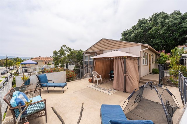 717 Juanita Avenue, Redondo Beach, California 90277, 3 Bedrooms Bedrooms, ,1 BathroomBathrooms,Residential,Sold,Juanita,SB23072511