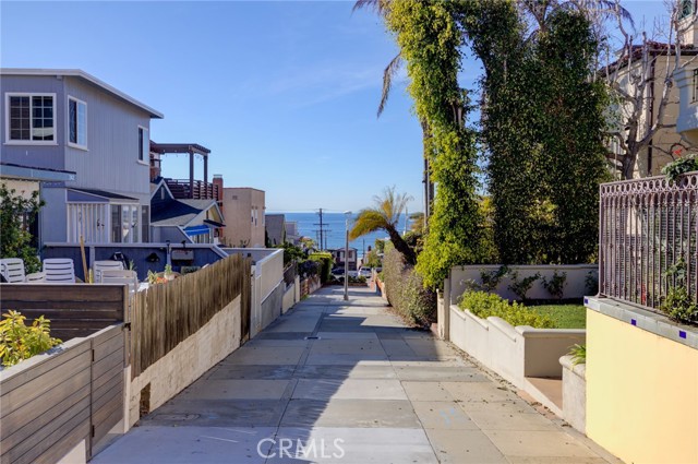 230 30th Street, Hermosa Beach, California 90254, 5 Bedrooms Bedrooms, ,3 BathroomsBathrooms,Residential,Sold,30th,SB22001152