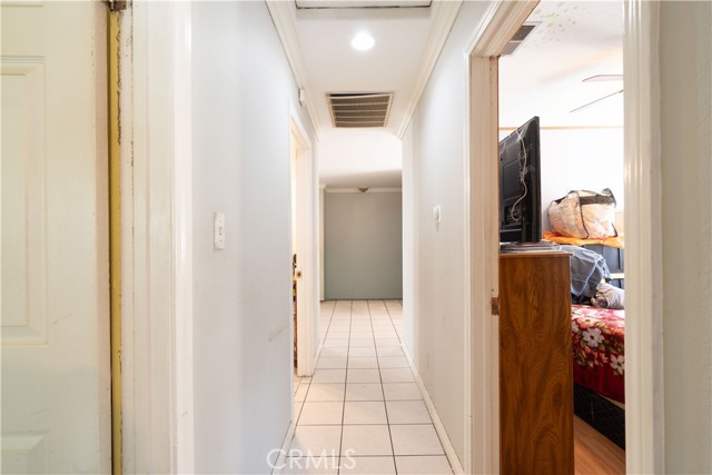 Detail Gallery Image 10 of 23 For 11044 Borden Avenue, Pacoima,  CA 91331 - 7 Beds | 4 Baths