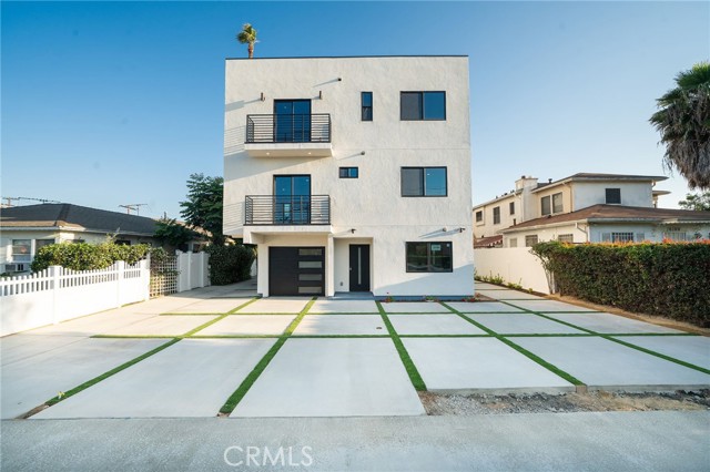 Detail Gallery Image 2 of 47 For 6082 W 18th St, Los Angeles,  CA 90035 - – Beds | – Baths