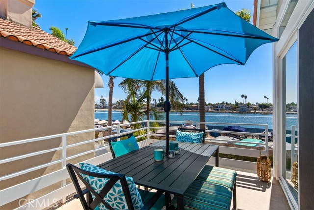 Upstairs deck dining area