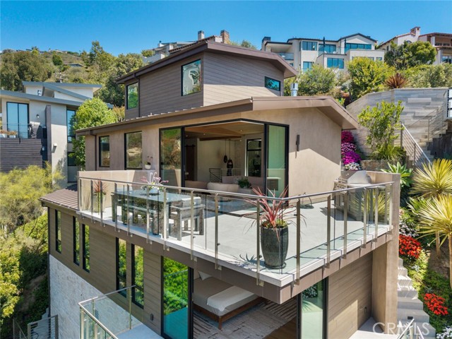 702 Diamond, Laguna Beach CA: https://media.crmls.org/medias/ca87bcf0-6af5-4460-9957-bc74f93d1f6b.jpg