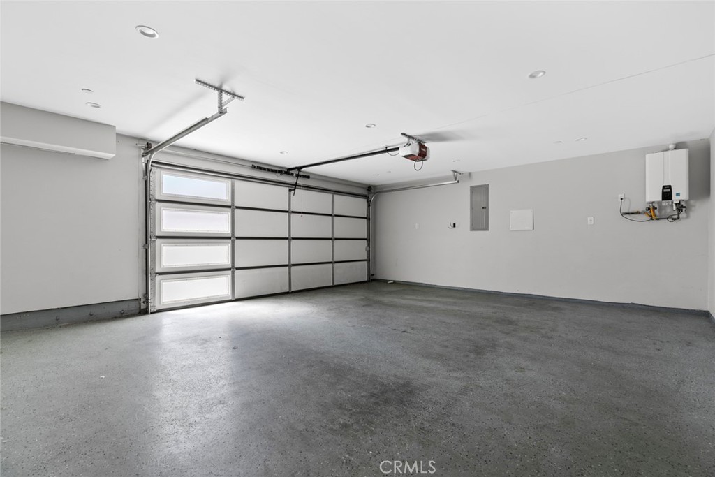 https://media.crmls.org/medias/ca87ea5d-030c-446c-b925-13b35b81ca3b.jpg?preset=X-Large