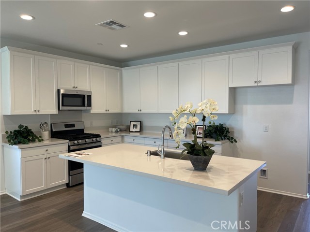 413 Calla Lily Court, Perris CA: https://media.crmls.org/medias/ca894cde-2fd5-44b7-9a19-23348a9fad77.jpg