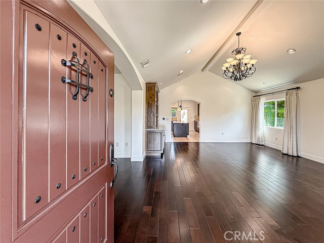Detail Gallery Image 4 of 58 For 5960 Balcom, Encino,  CA 91316 - 4 Beds | 4 Baths