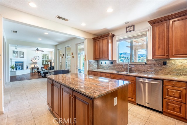 Detail Gallery Image 10 of 69 For 26815 Pine Cliff Pl, Valencia,  CA 91381 - 5 Beds | 4/1 Baths