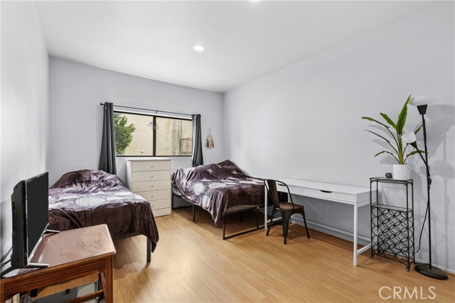 Detail Gallery Image 19 of 26 For 17500 Sherman Way #102,  Van Nuys,  CA 91406 - 3 Beds | 2 Baths