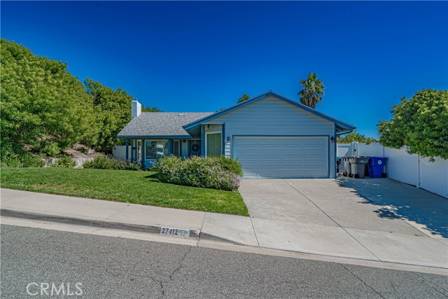 27412 Garza Drive, Saugus CA: https://media.crmls.org/medias/ca8ac01d-5cd6-4b66-93a2-20510125b98a.jpg
