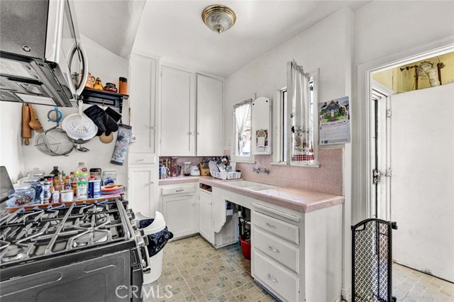2184 Cedar Avenue, Long Beach CA: https://media.crmls.org/medias/ca8acbe2-e1ed-40ba-afe4-6e4ba8a8027e.jpg