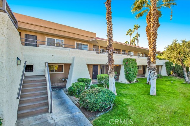 Image 2 for 420 Villa CT #105