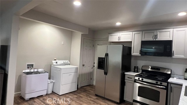 320 E Acacia Avenue, Hemet CA: https://media.crmls.org/medias/ca8b69b3-6f44-4c2e-b8ab-a751a660c0e6.jpg