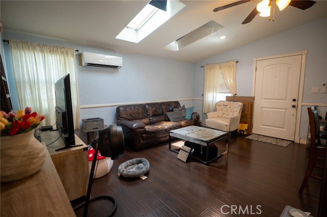 Detail Gallery Image 5 of 18 For 161 N Cota St, Corona,  CA 92882 - 2 Beds | 1 Baths