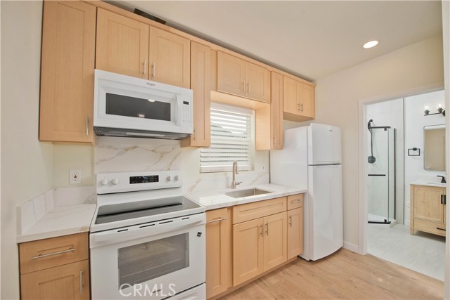 Detail Gallery Image 8 of 15 For 17416 Los Alimos St, Granada Hills,  CA 91344 - 1 Beds | 1 Baths