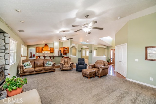 Detail Gallery Image 8 of 50 For 10636 Larch, Oak Hills,  CA 92344 - 5 Beds | 3 Baths