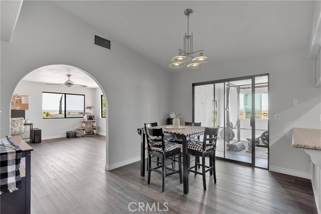 22752 Roundup Way, Apple Valley CA: https://media.crmls.org/medias/ca8dd8dc-8583-42f3-9bb3-3c506d3acc6c.jpg