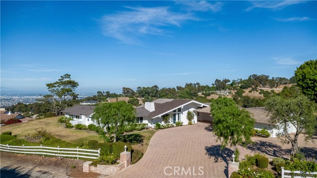 13 Buggy Whip Drive, Rolling Hills CA: https://media.crmls.org/medias/ca8dfc7e-039d-4309-891d-130fa6fbaa76.jpg