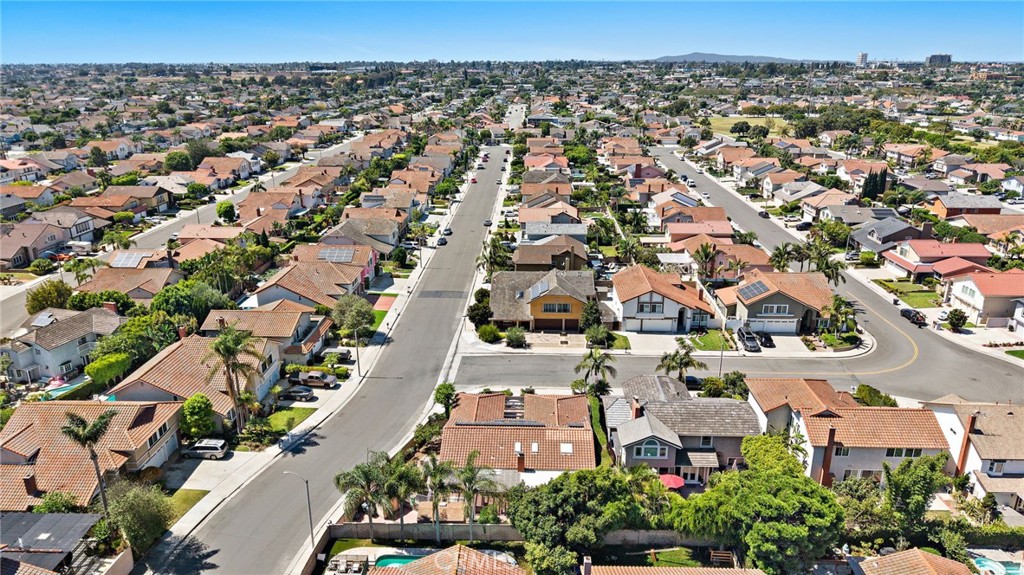 https://media.crmls.org/medias/ca8f40a5-a0a8-4976-bcdd-42530bc1eef3.jpg?preset=X-Large