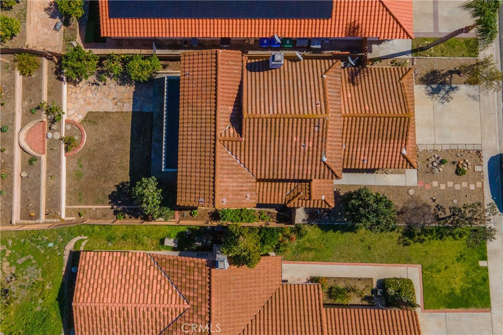 https://media.crmls.org/medias/ca8f85c8-a0dc-4caf-8bf2-2e16a5af61a8.jpg?preset=X-Large