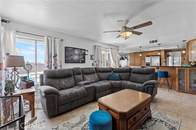 Detail Gallery Image 14 of 33 For 12929 Topaz Cir, Victorville,  CA 92392 - 5 Beds | 3 Baths