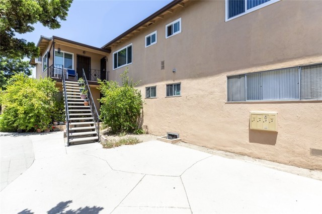 7143 Bellaire Avenue, North Hollywood CA: https://media.crmls.org/medias/ca9123d8-c260-4475-8058-db87f42bac98.jpg