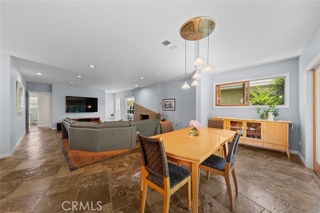 350 Claremont Avenue, Long Beach CA: https://media.crmls.org/medias/ca938fbc-bcd7-42e7-9aef-e23e8a2bf81a.jpg