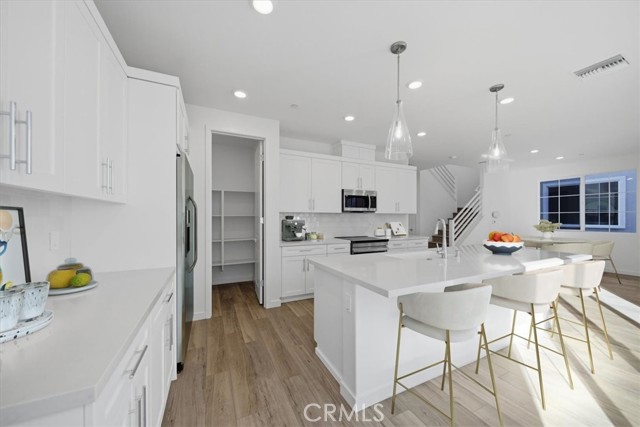 Detail Gallery Image 7 of 28 For 4805 Arroyo Run, Moorpark,  CA 93021 - 4 Beds | 3 Baths