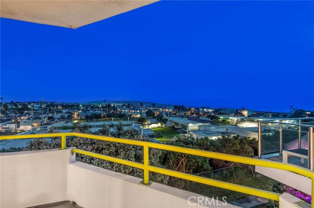 Detail Gallery Image 49 of 59 For 469 26th Street, Manhattan Beach,  CA 90266 - 4 Beds | 2/1 Baths