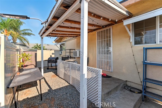8876 Cypress Avenue, Riverside CA: https://media.crmls.org/medias/ca960f80-b67d-45c4-a894-fad8886d08f0.jpg