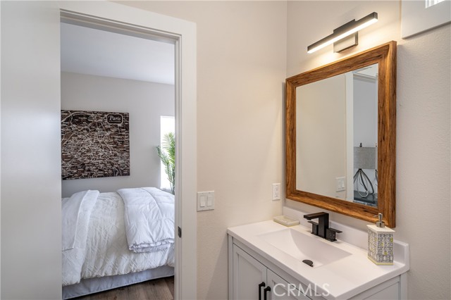 Detail Gallery Image 14 of 27 For 204 Lime St #1,  Inglewood,  CA 90301 - 2 Beds | 2/1 Baths