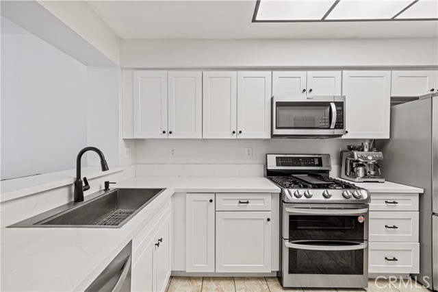 Detail Gallery Image 5 of 26 For 24512 Mcbean Pkwy #58,  Valencia,  CA 91355 - 2 Beds | 3 Baths