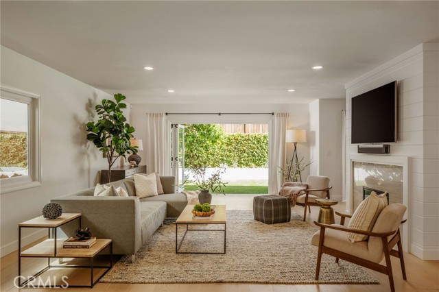 Detail Gallery Image 6 of 29 For 1720 Oak Ave, Manhattan Beach,  CA 90266 - 4 Beds | 3/1 Baths