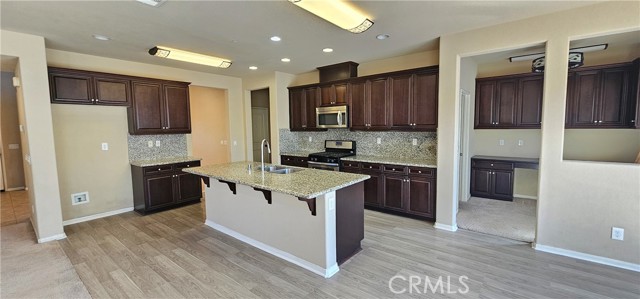 Detail Gallery Image 4 of 37 For 5677 Brianhead, Riverside,  CA 92880 - 6 Beds | 5 Baths