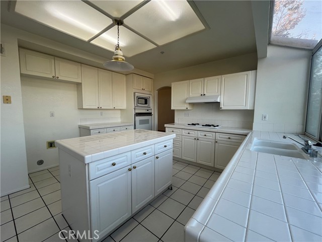 Detail Gallery Image 8 of 24 For 26232 Nottingham Dr, Loma Linda,  CA 92354 - 4 Beds | 3/1 Baths