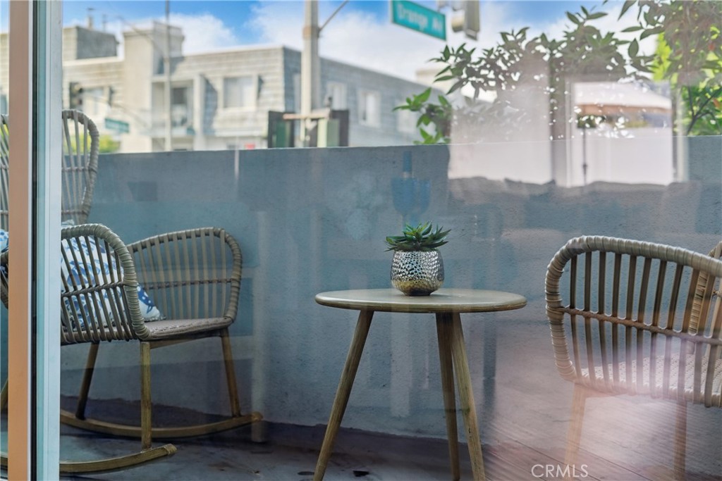 https://media.crmls.org/medias/ca9841ab-41a9-4d4d-95e2-4e8408233323.jpg?preset=X-Large
