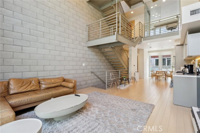 3450 Cahuenga W Boulevard, Los Angeles CA: https://media.crmls.org/medias/ca98a5c0-bb93-4d10-a417-7493578b1071.jpg